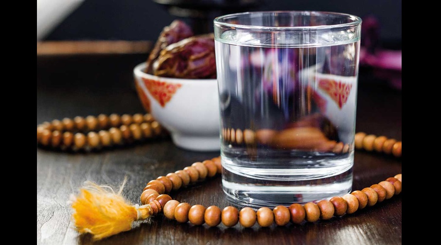 چه بنوشيم تا در ماه رمضان كمتر احساس تشنگي كنيم؟ +اينفوگرافيك