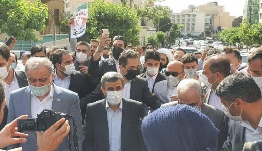 احمدي نجاد يرشح نفسه للانتخابات الرئاسية الايرانية المقبلة