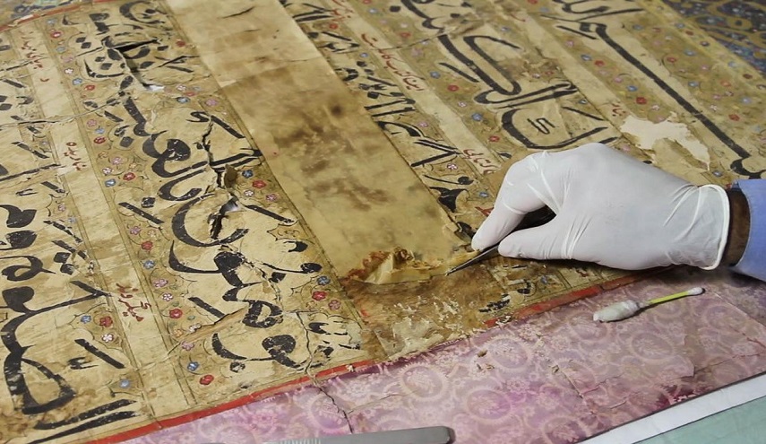 ترميم أكبر مصحف مخطوط في الهند