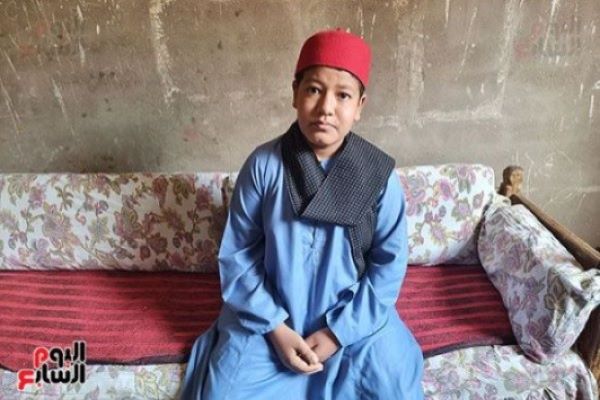 حنجرة ذهبية..."عبدالحميد" طفل مصري يتحدى كبار القراء بسوهاج