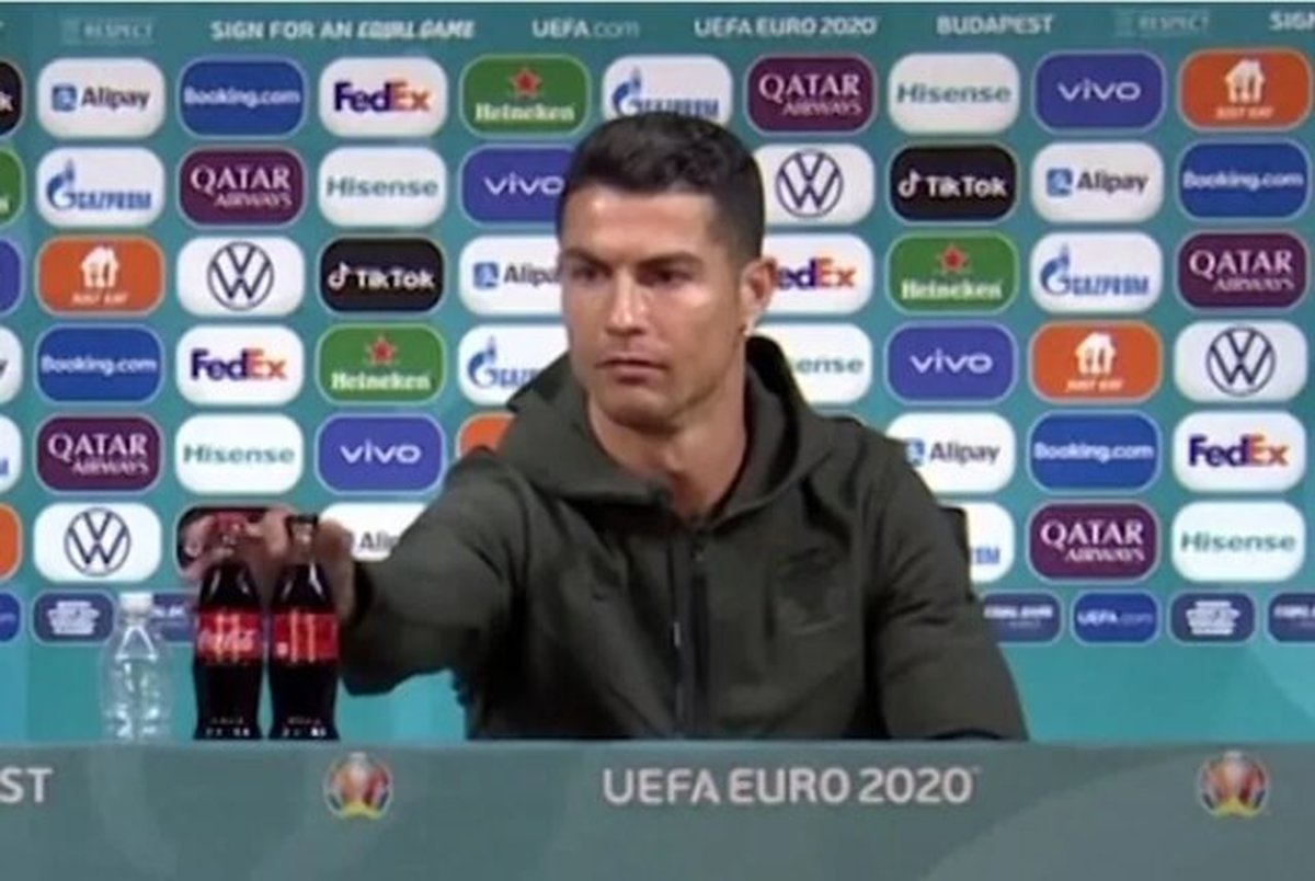 اقدام رونالدو 4 ميليارد دلار براي كوكاكولا آب خورد