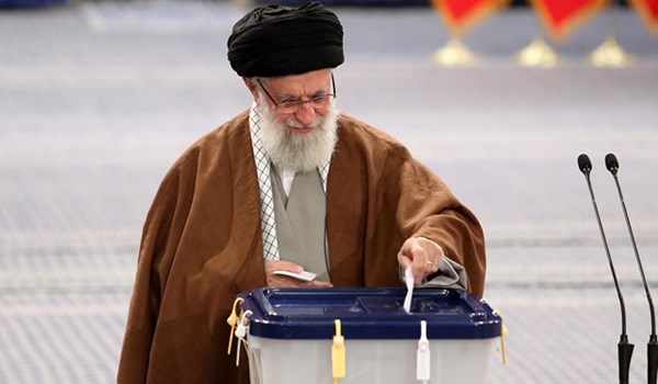 الإمام الخامنئي يدلي بصوته في الانتخابات الرئاسية الإيرانية