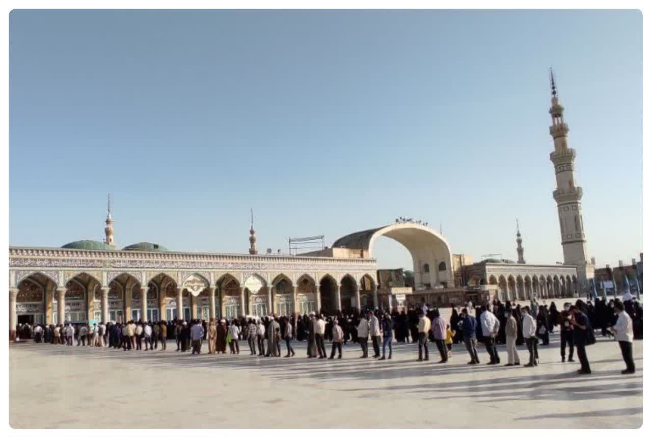 حشود غفيرة في مسجد جمكران بمدينة قم للمشاركة في الانتخابات الرئاسية