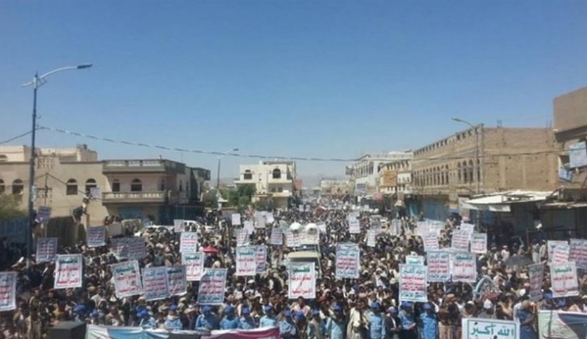اليمنيون في مسيرة يوم عاشوراء: تضحياتنا في وجه المعتدين هي امتداد لتضحيات كربلاء