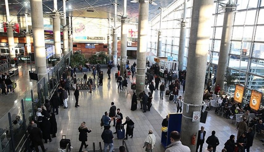ايران تفرض فحص كورونا على المسافرين المطعمين