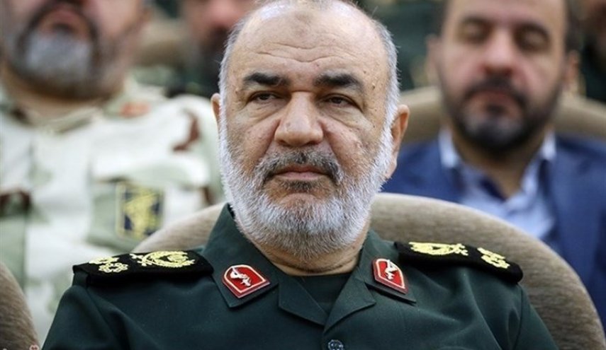 قائد الحرس الثوري: اللواء فيروزآبادي ادى دورا بارزا في تطوير قدرات البلاد الدفاعية