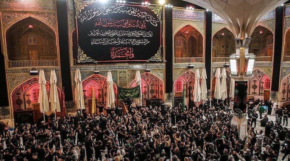 بالصور.. حشود الزائرين تحيي ذكرى وفاة الرسول "ص" في النجف الأشرف