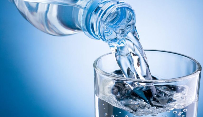 فائدة مذهلة لشرب الماء قبل النوم.. تعرفوا إليها