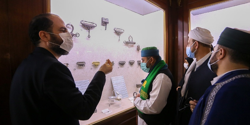 وفد من القيادات السنية الهندية يزور العتبة الرضوية المقدسة
