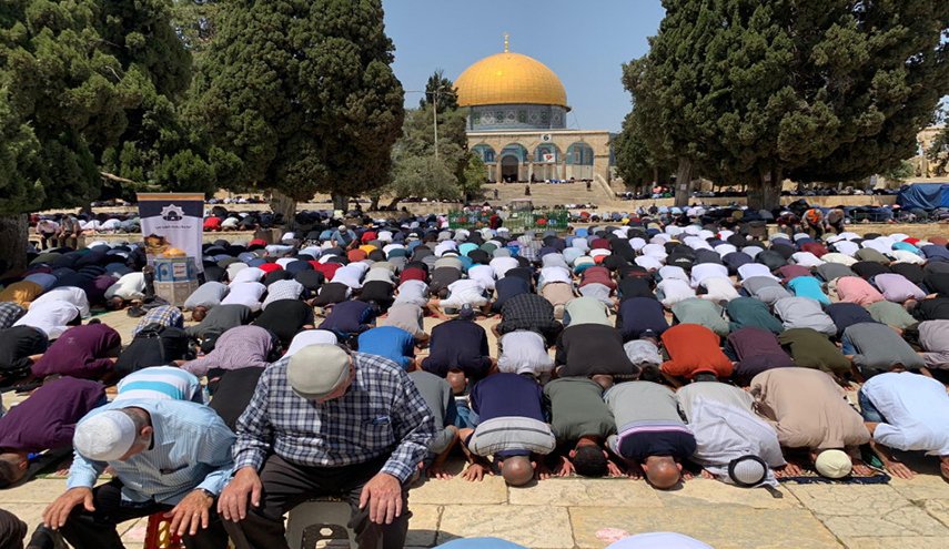 الجهاد تعلن عن إقامة صلاة الجمعة أمام الصليب الأحمر