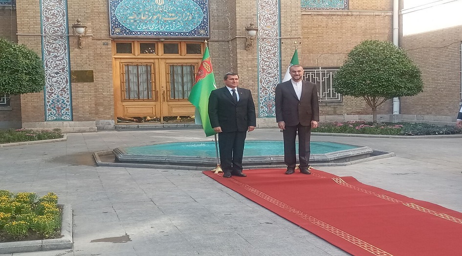 وزير الخارجية الايراني  يلتقي نظيره التركمانستاني
