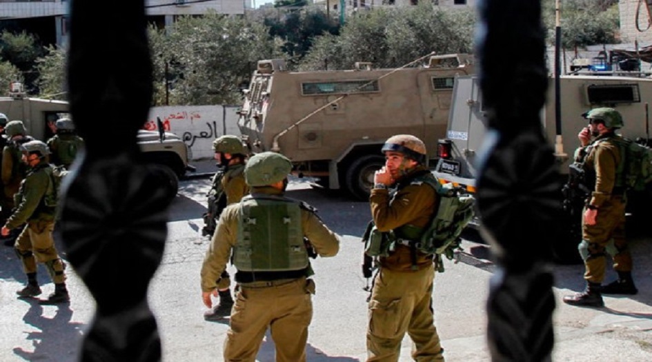 الكيان الصهيوني يشن حملة مداهمات لمنازل الفلسطينيين بالضفة والقدس المحتلة