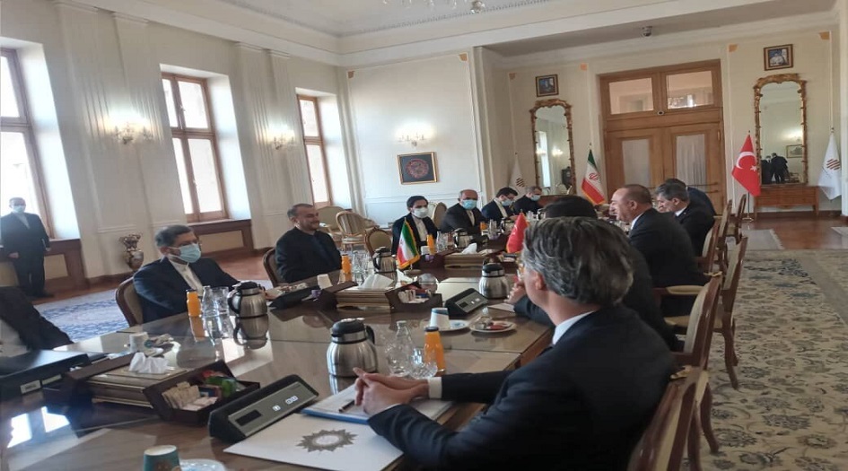 وزير الخارجية الايراني يلتقي نظيره التركي في طهران