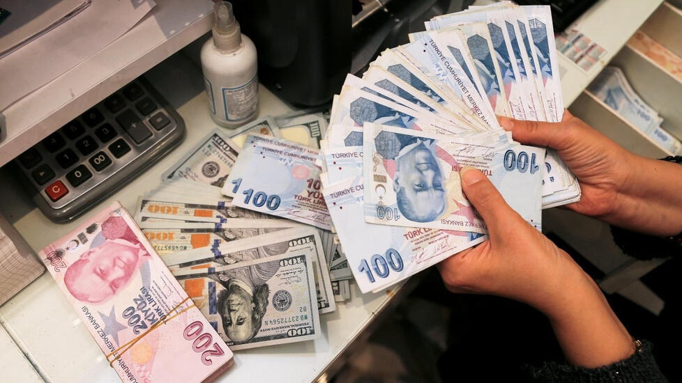 الليرة التركية تواصل نزيفها وتهبط إلى مستويات تاريخية