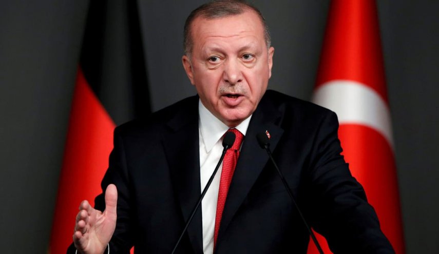 أردوغان يلقي باللوم على القوى الخارجية في تدهور الليرة التركية