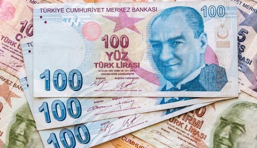 الليرة التركية تهوي إلى أدنى سعر بتاريخها/أردوغان يقيل نائبي وزير المال