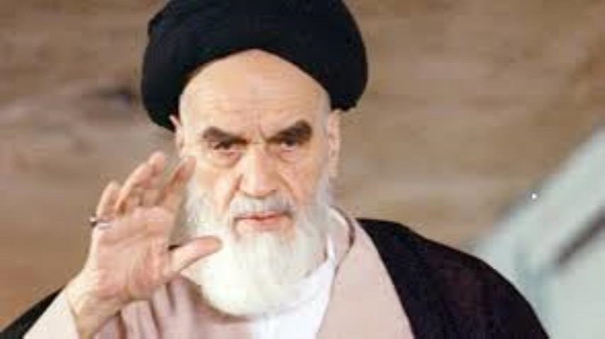 قال الإمام الخميني (قدس سره): إن معتقداتنا وجميع المسلمين هي نفس تلك المسائل المطروحة في القرآن الكريم والتي بينها الرسول الأكرم (ص) وأئمة الحق (ع) الذين جاءوا من بعده.