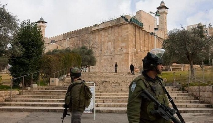 فلسطين المحتلة.. قوات الاحتلال تقتحم الحرم الإبراهيمي الشريف