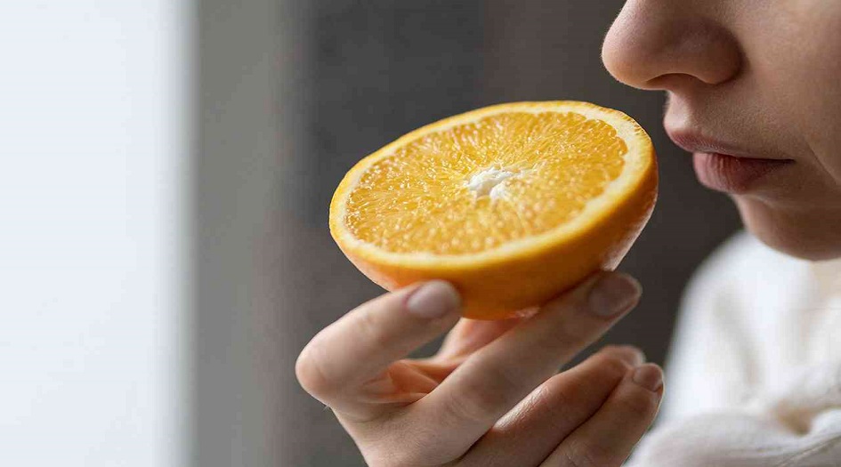 مرضى كورونا يفقدون حاسة الشم.. وبهذه الطريقة يستعيدونها