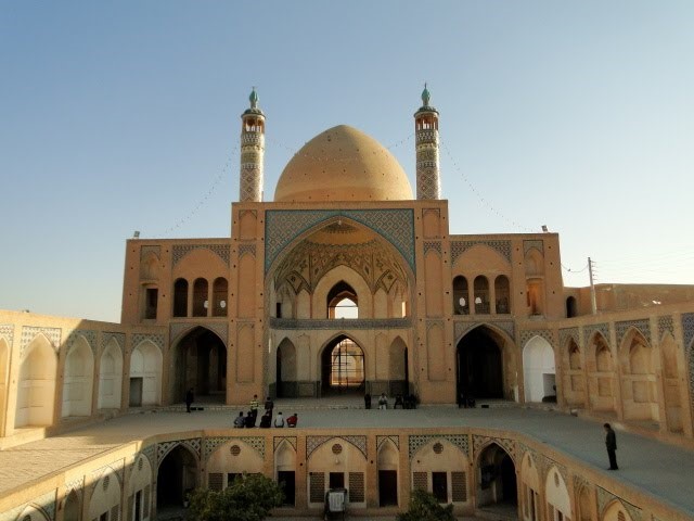 مسجد جامع كاشان، بنايي تاريخي از دوره سلجوقيان