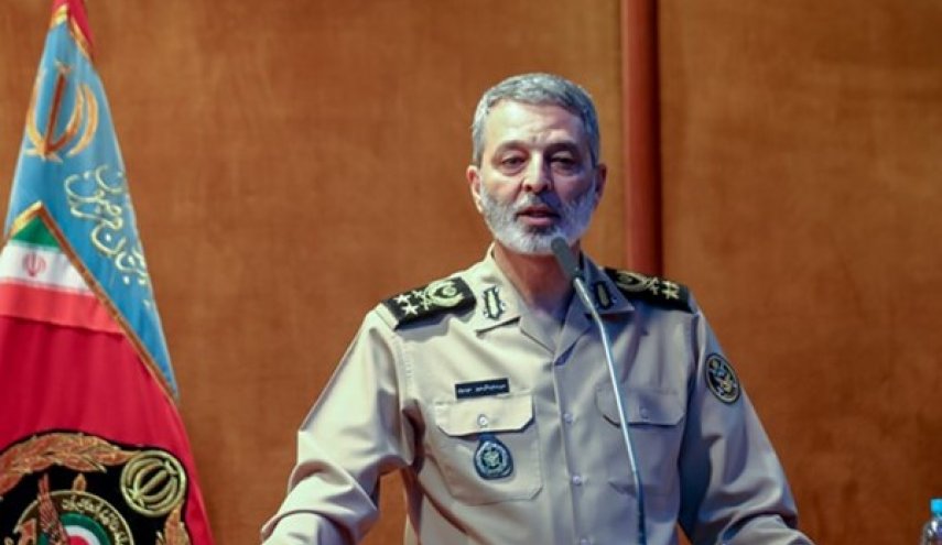 قائد الجيش الايراني: العدو لجأ الى تحريف الوقائع بعد فشل الضغوط القصوى