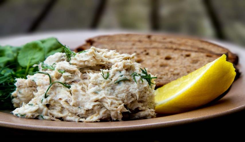طرز تهيه خوراك ماهي دودي مكرل