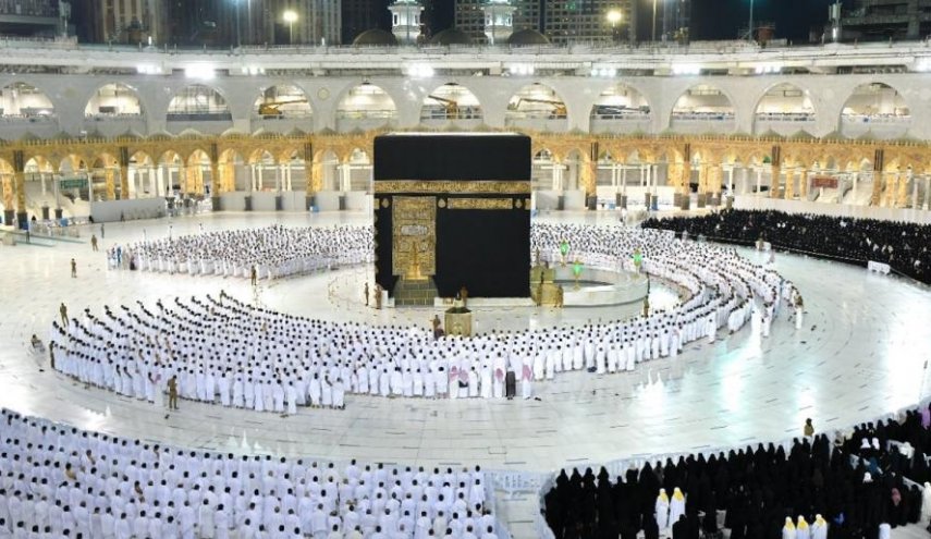  أول صلاة بدون تباعد في الحرمين الشريفين 