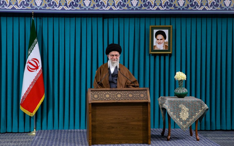 قائد الثورة: الشعب الإيراني انتصر وحقق النجاح بصموده