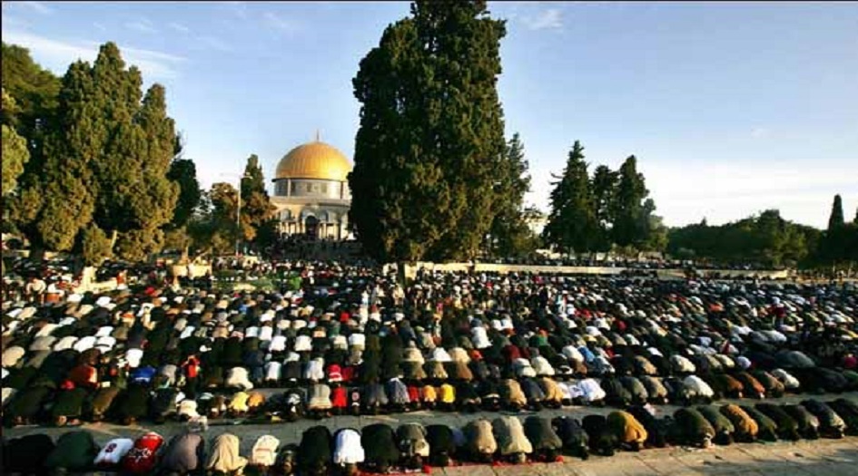 فلسطين المحتلة ... آلاف المصلين يؤدون صلاة الفجر في القدس