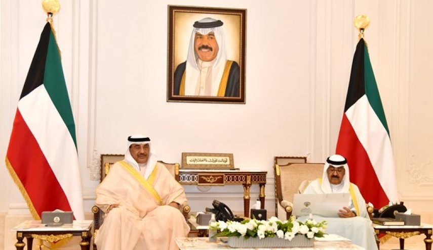 ولي العهد الكويتي يتسلم استقالة الحكومة 
