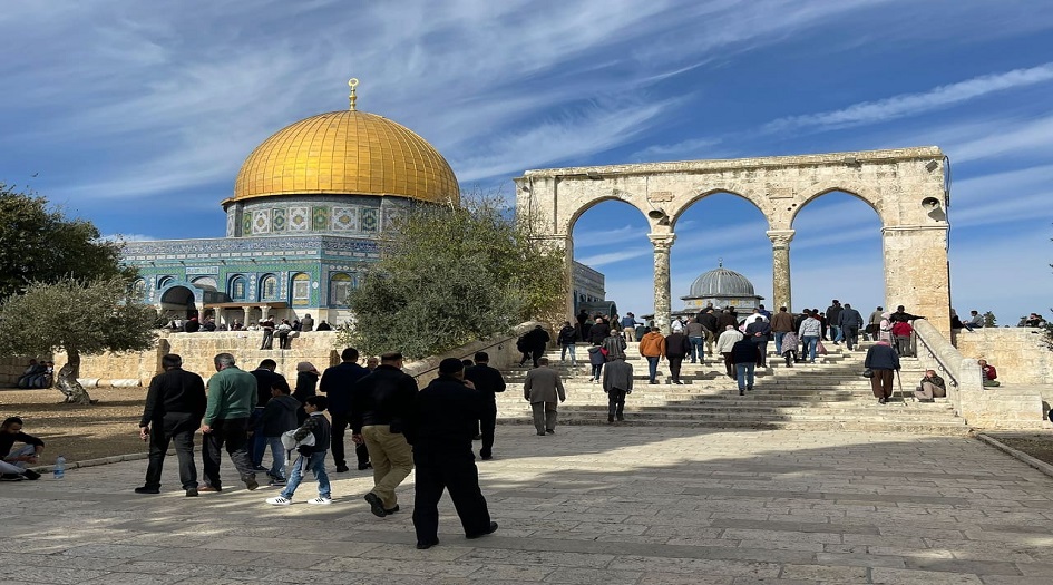 عشرات المستوطنين يقتحمون المسجد الأقصى