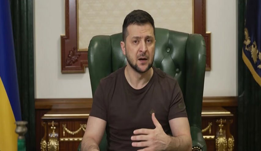 زيلينسكي يتهم روسيا باستخدام قنابل فسفورية في أوكرانيا
