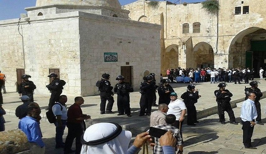 قوات الإحتلال تفرض اليوم قيودا على وصول الفلسطينيين للمسجد الأقصى