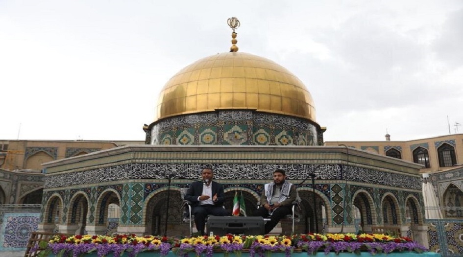 العتبة الرضوية تقدم برامج "يوم القدس" للزوار الأجانب
