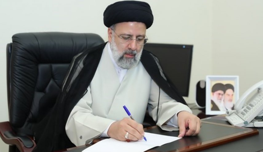 رئيسي: نتطلع لاتخاذ خطوات اساسية لترسيخ العلاقات بين ايران والمجر