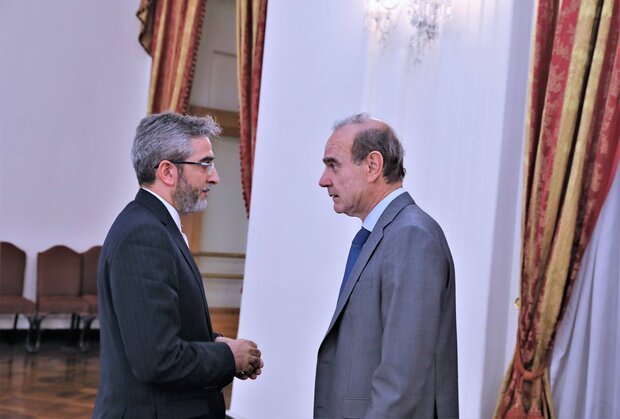 ديدار و گفتگوي  «انريكه مورا» با علي باقري 