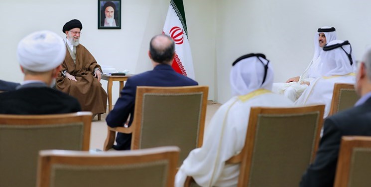 الامام الخامنئي: على العالم العربي أن ينزل بشكل صريح لميدان العمل السياسي إزاء جرائم الصهاينة