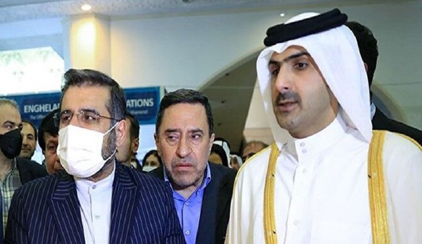 وزير الثقافة القطري يجتمع باسماعيلي ويتجول في معرض الكتاب الدولي
