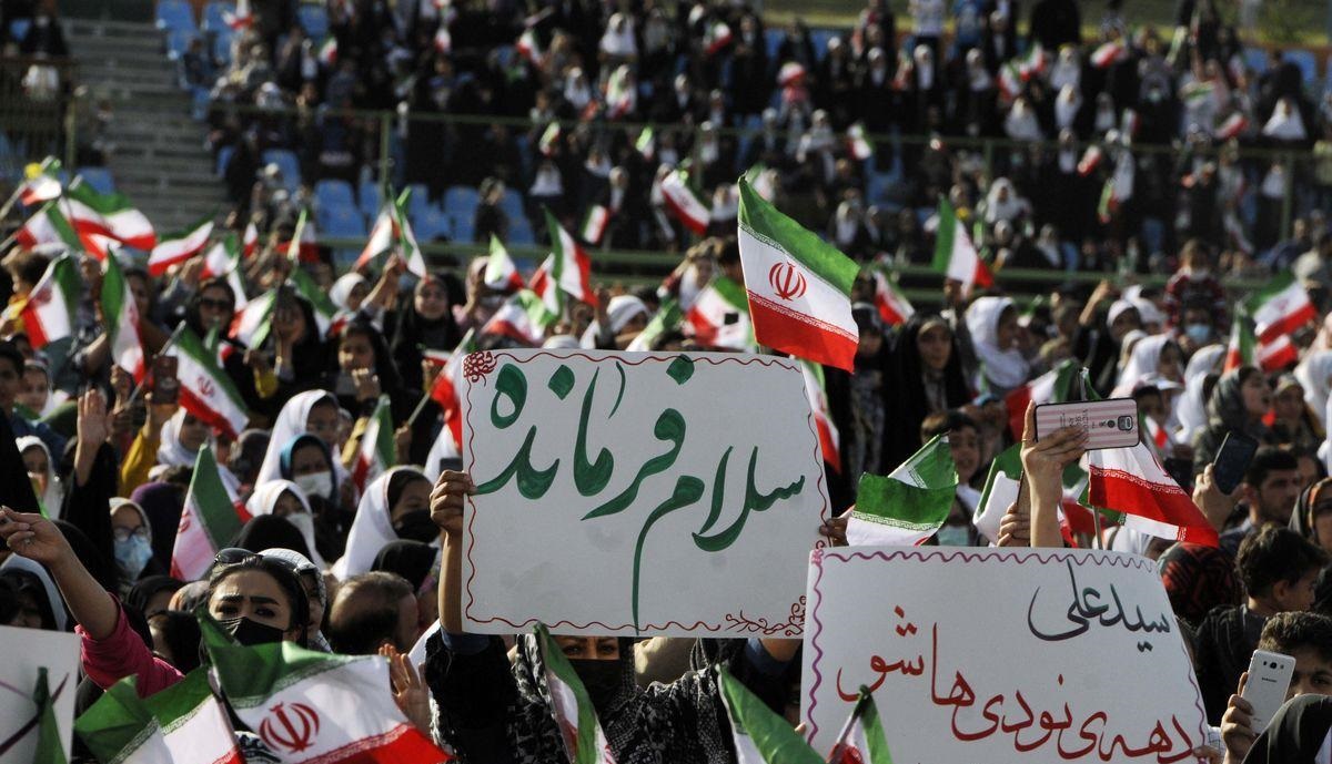 اجتماع بزرگ خانوادگي «سلام فرمانده» در ورزشگاه صدهزار نفري آزادي