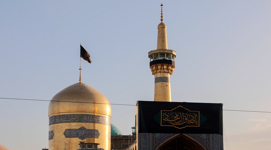العتبة الرضوية تكتسي السواد حزنا بمناسبة ذكرى إستشهاد الإمام الصادق عليه السلام