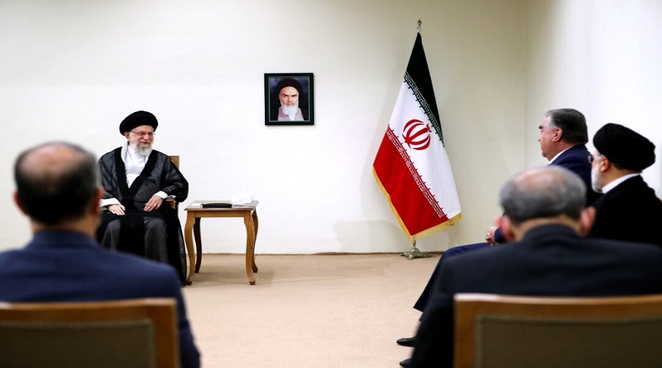 الإمام الخامنئي: التركيز على الطاقات الداخلية سيبطل مفعول سلاح العقوبات