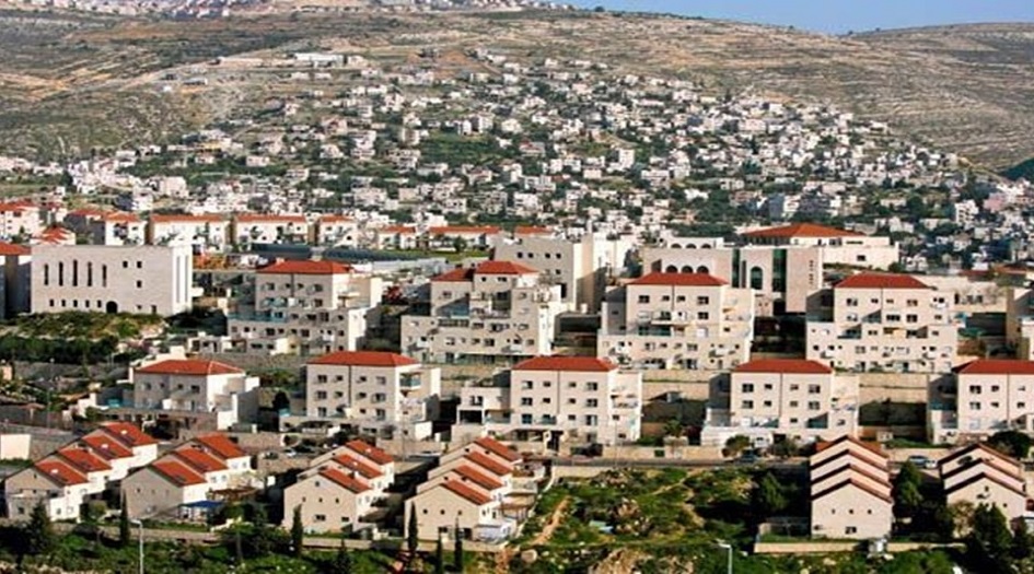 مستوطنون يشرعون ببناء بؤرة استيطانية جديدة على أراضي جالود