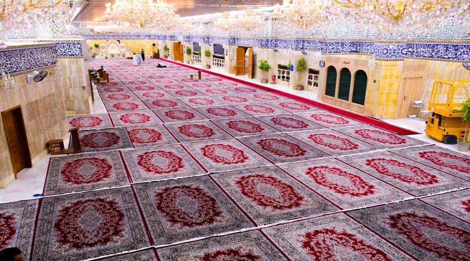 بالصور... فرش مقام الامام المهدي (عجل الله فرجه الشريف) بطقم سجاد جديد 