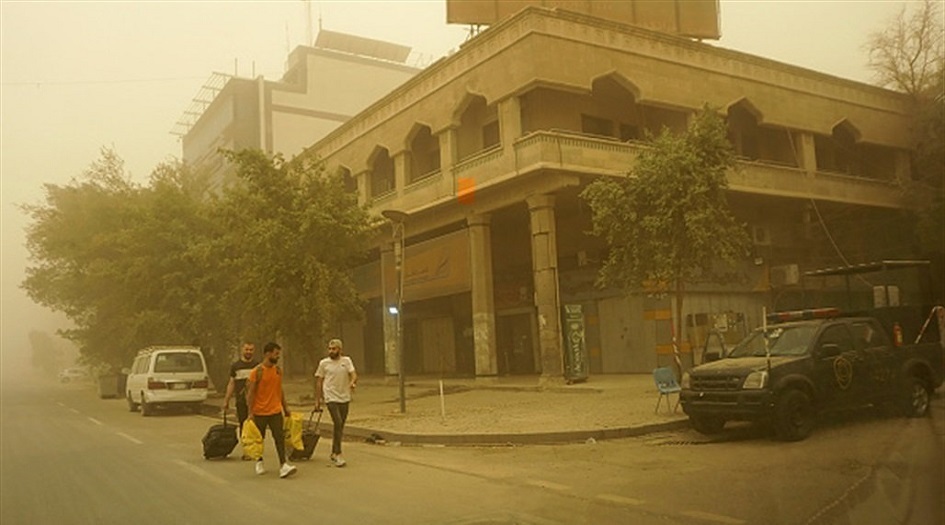 عاصفة ترابية تغطي سماء العاصمة العراقية بغداد 