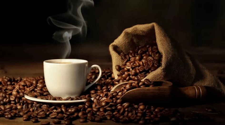 شرب القهوة وتأثيره على الحمل... دراسة تحسم الجدل