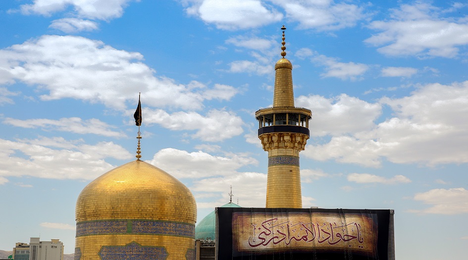 بالصور... بمناسبة ذكرى استشهاد الامام الجواد (ع) العتبة الرضوية تتتشح بالسواد 