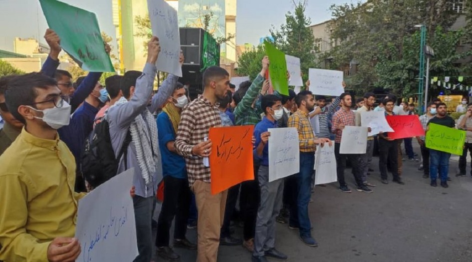 تجمع طلابي في طهران تنديدا بزيارة بايدن للمنطقة 