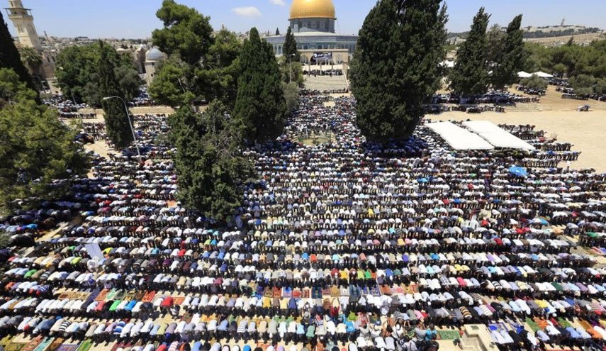 أكثر من 50 ألف فلسطيني أدوا صلاة الجمعة اليوم في الأقصى