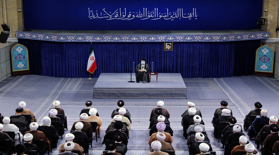 بالصور... الامام الخامنئي يستقبل أئمة الجمعة  في ايران