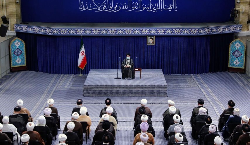 الامام الخامنئي يؤكد اهمية صلاة الجمعة في حشد ورص الصفوف